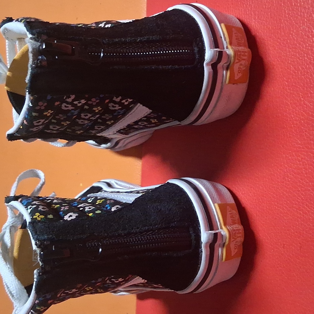 Kids  Vans High-Top Sneakers - Black and White - Picture 3 of 6